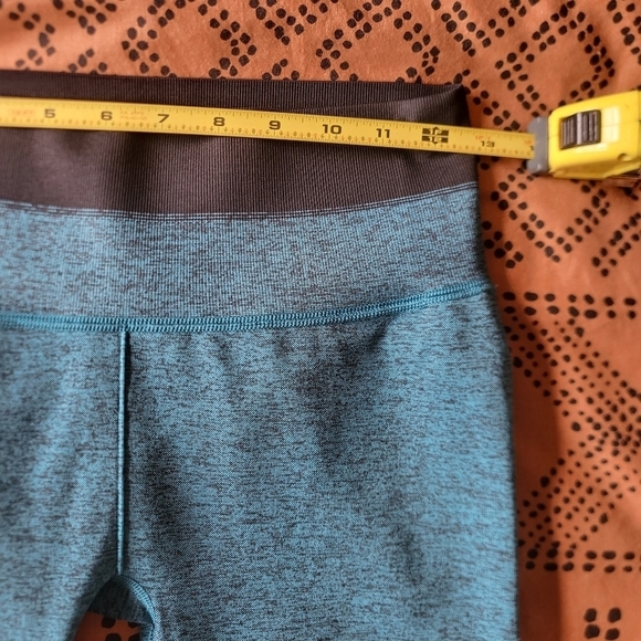 EUC Athleta Relay Capri Leggings Ombre Small - Picture 11 of 13